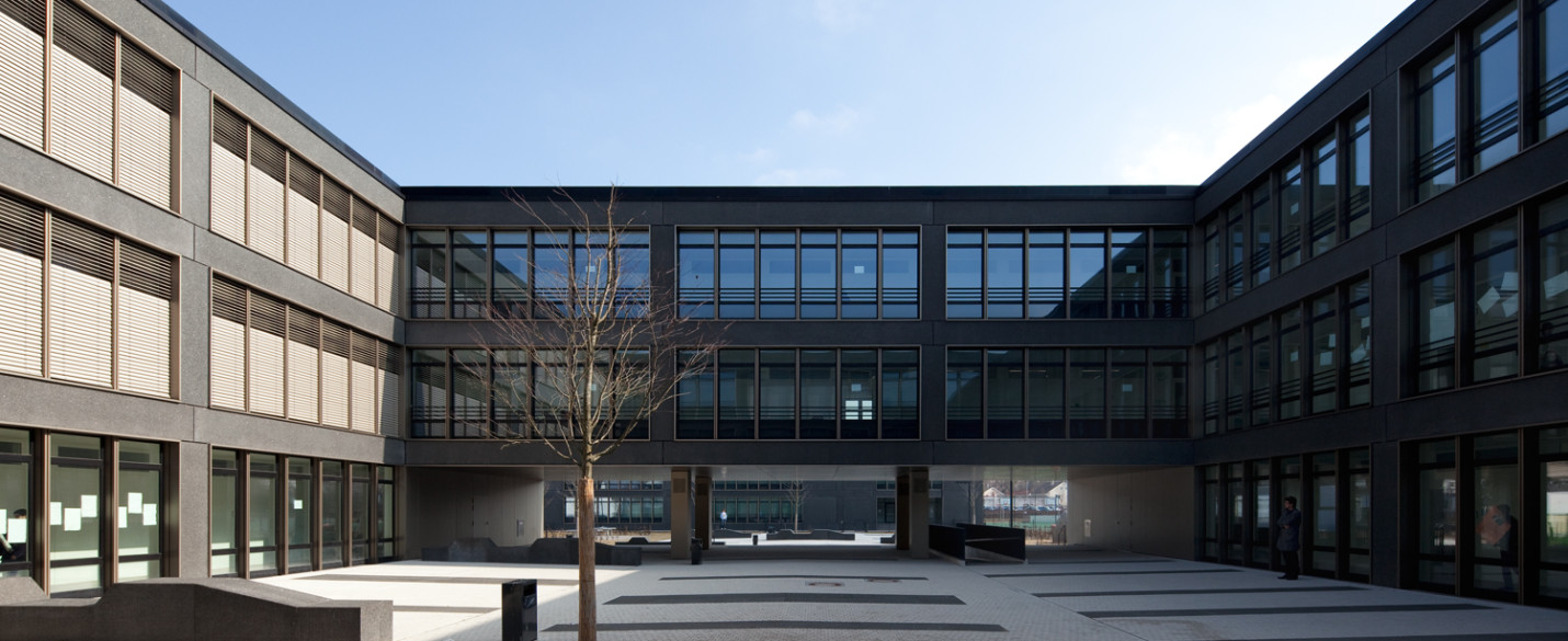 2FABRINO Realschule Betonfassade Farbe Oberflächenschutz Waschlack111