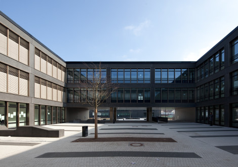 2FABRINO Realschule Betonfassade Farbe Oberflächenschutz Waschlack111