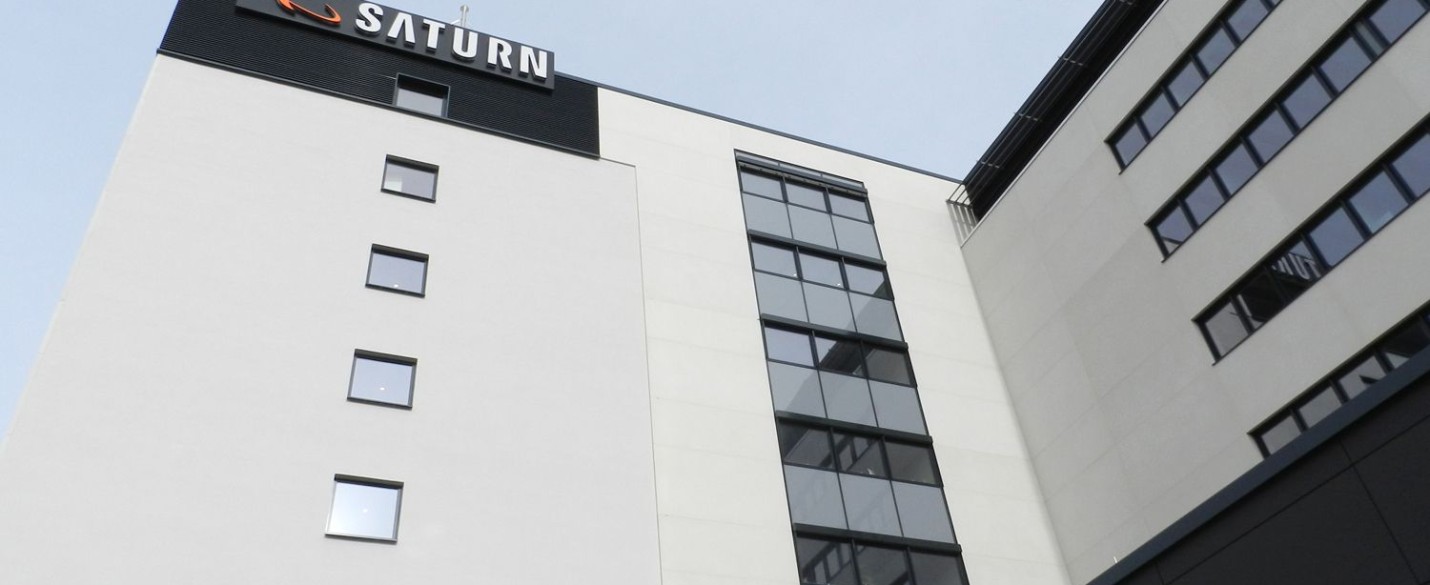 FABRINO Betonfassade gesäuert Firmenzentrale Mikroauswaschgel