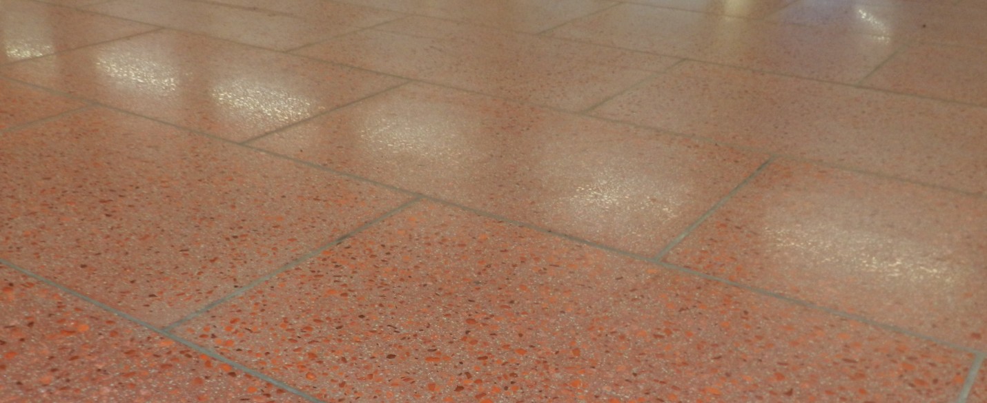 FABRINO Color Coats rot Betonwerkstein  U-Bahnhof 1