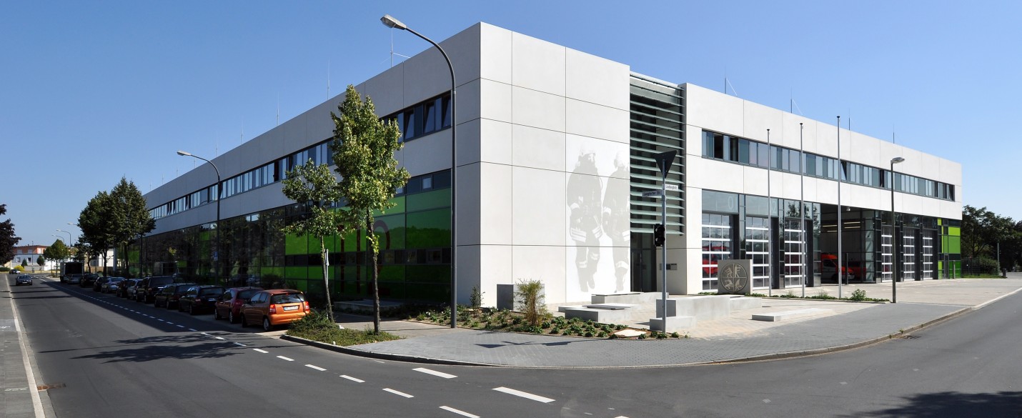 FABRINO Fotobeton Feuerwehrmann Betonelement Fassade 2