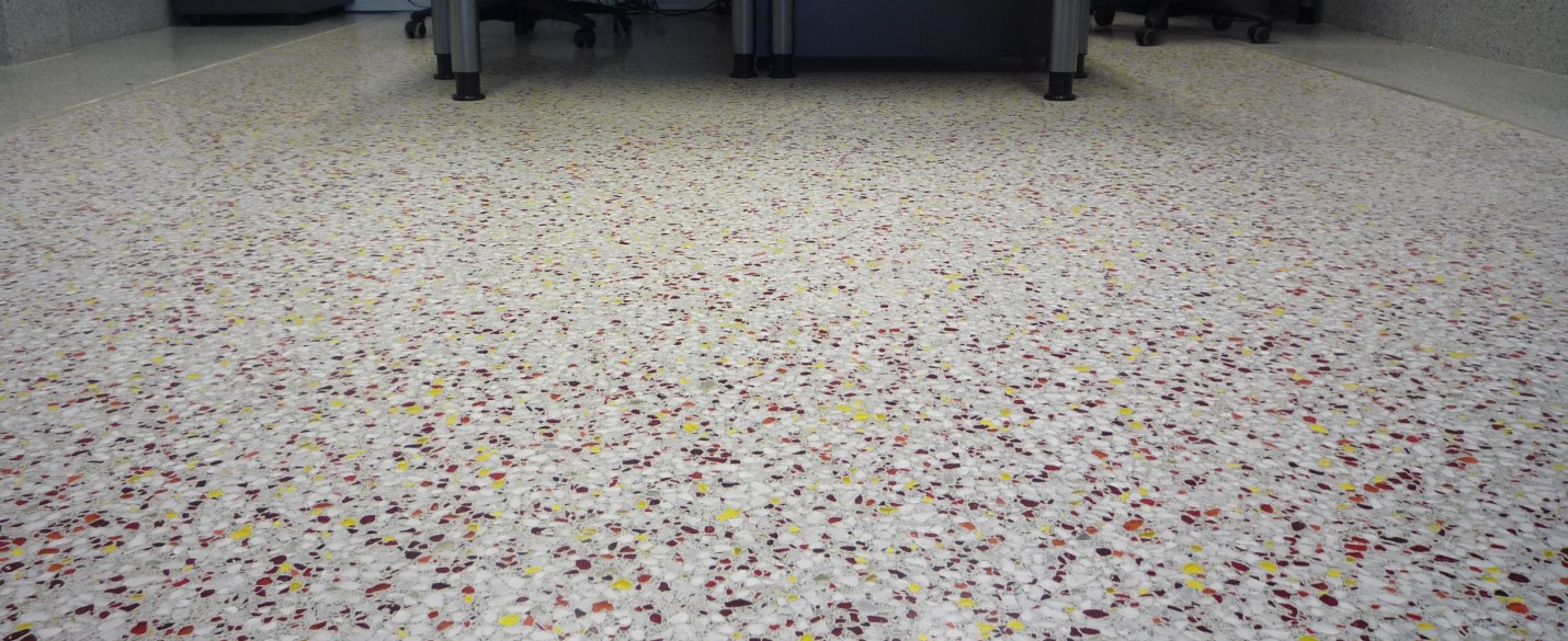 FABRINO Glasgranulate Designestrich geschliffen Schulungszentrum