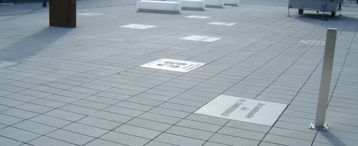 FABRINO Logobeton Bodenplatten mit Firmenlogos Sponsoren Handballstadion