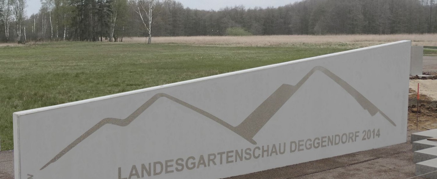 FABRINO Logobeton Schriftzug und Logo auf Betonfertigteil GaLA-Element Landesgartenschau