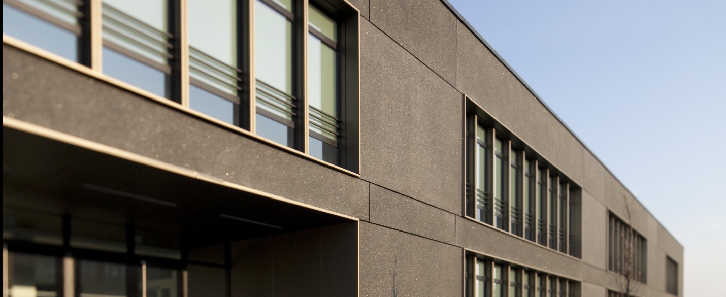 FABRINO Realschule Betonfassade Farbe Oberflächenschutz Waschlack 1