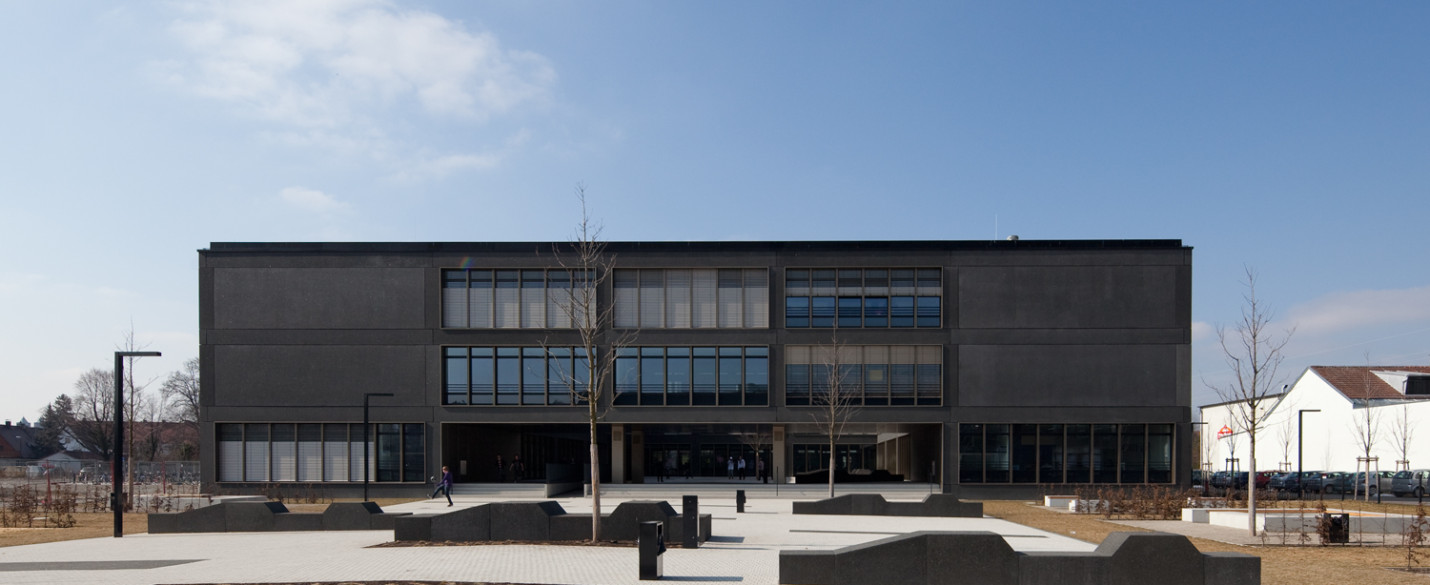FABRINO Realschule Betonfassade Farbe Oberflächenschutz Waschlack