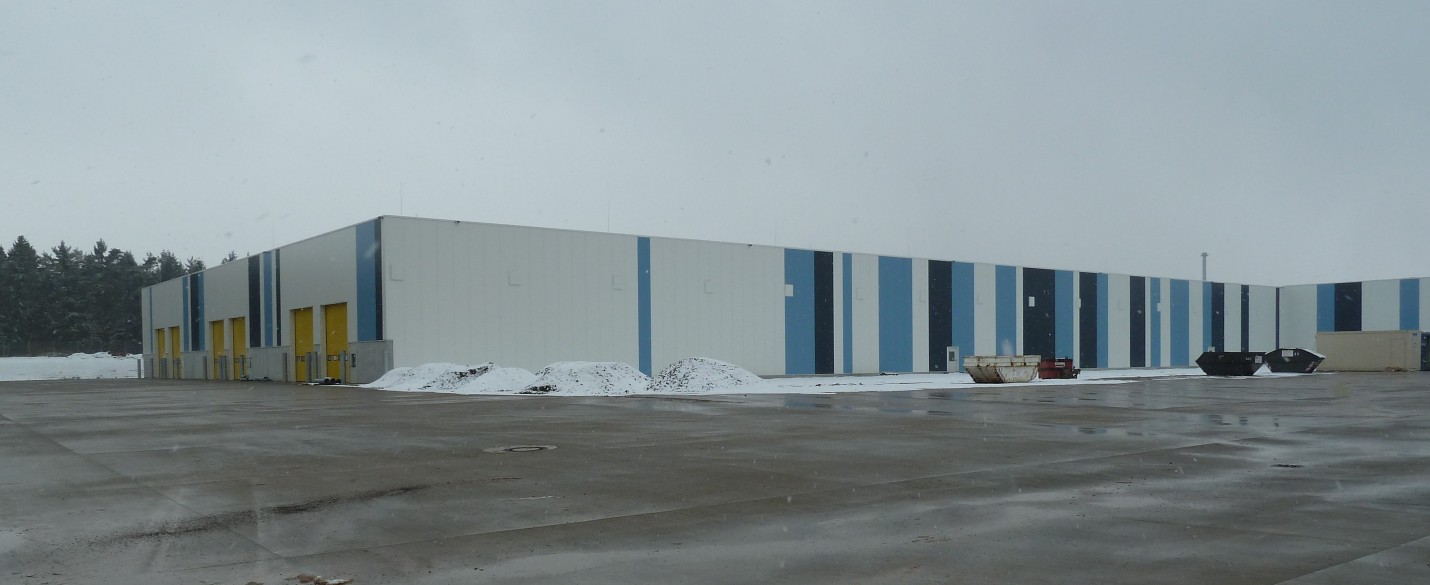 Betonaußenfläche mit High Grade Laderampe (4)