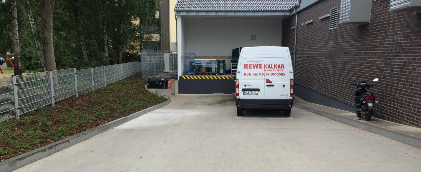 High Grade faserbewehrte Betonaußenfläche Laderampe REWE (4)