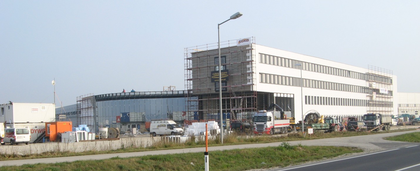 Produktionshalle und Lagerfläche mit High Grade Bewehrung (1)